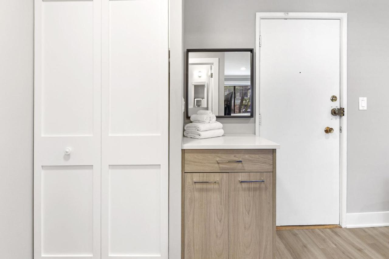 شيكاغو Sophisticated Studio Apartment With Modern Kitchen - Oakdale Od2 Rep المظهر الخارجي الصورة